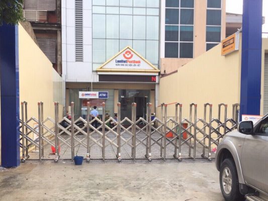 Lam Cua Cong Xep Inox